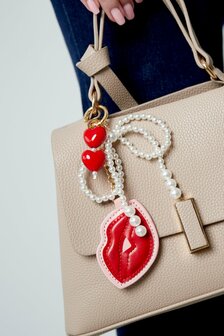 Bag charm kisses &amp; pearls