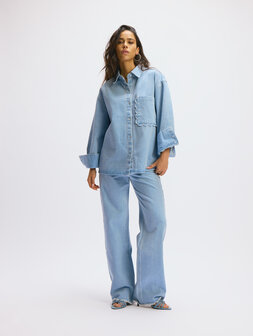 Denim Broek met detail op de kontzak Hannah blauw - Refined Department