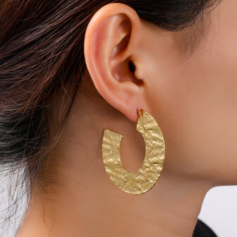 Oorbellen E56440-2 Big wavy flat oval goud - Day&amp;Eve