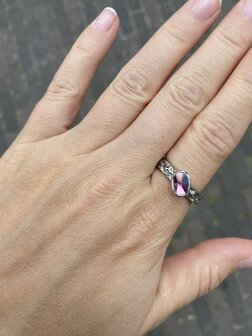 Steentje twisted Cloudy Oval stone fuchsia 9 mm zilver TMF3 - Melano