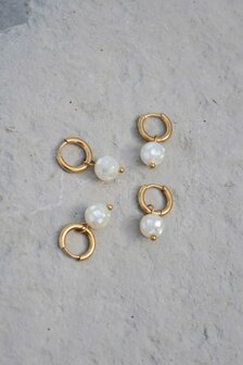 Oorbel per stuk LK432 Mother of pearls hoop goud - Label Kiki
