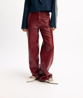 Vegan leer broek Esmee Bordeaux rood - Refined Department