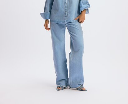 Denim Broek met detail op de kontzak Hannah blauw - Refined Department