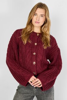 Vest gebreid met gouden knopen - bordeaux rood
