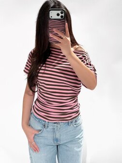 T-shirt gestreept offshoulder lichtroze/bruin