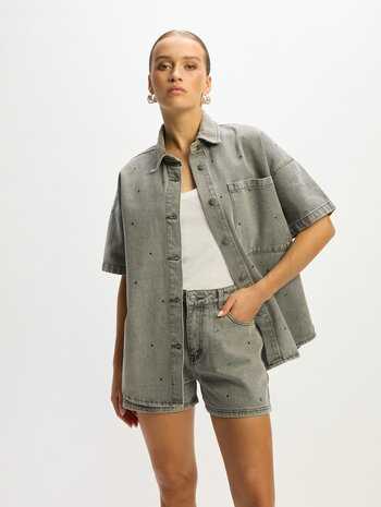 Short Zaar denim met metallic groene studs - Refined Department