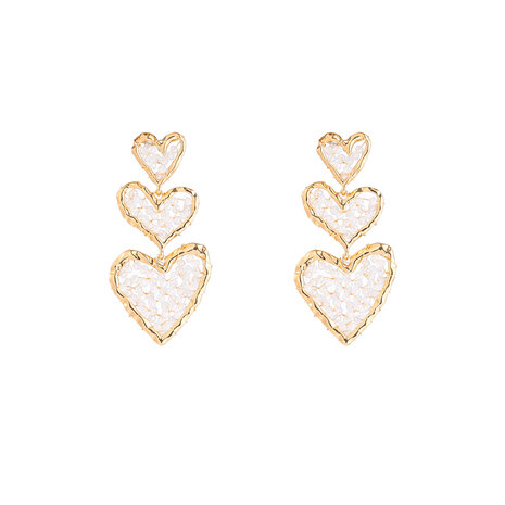 Oorbellen E60080-1 drie hartjes met witte kralen goud - Day&Eve