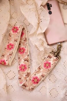 Bagstrap/phonestrap licht blossom - La N'atelier Bagstrap/phonestrap licht blossom - La N'atelier