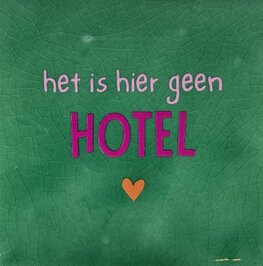 Tegeltje het is hier geen hotel hardgroen/knalroze - YETT